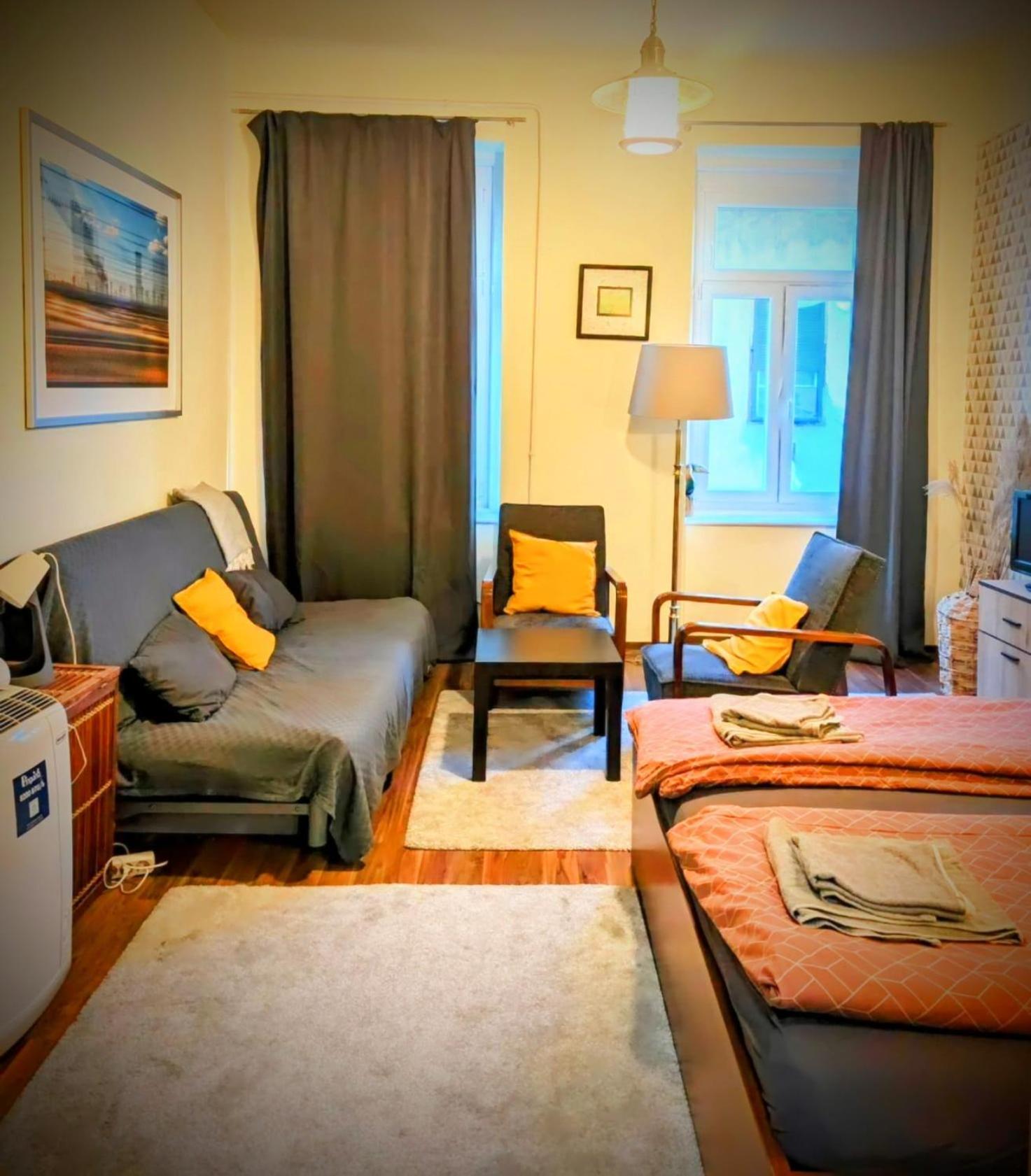 Anna'S Place Budapest Bagian luar foto